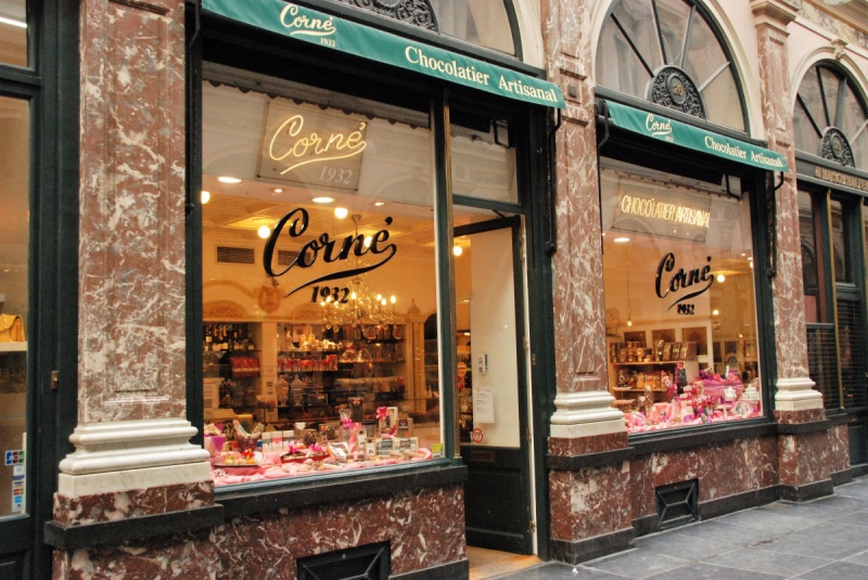 vente-SIGNES-min_chocolate_chocolaterie_shop_luxury_chic_gallery_brussels_belgium-558146