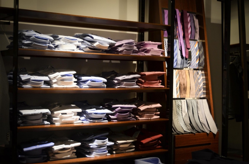 vente-SIGNES-min_shirts_exhibition_shop_shopping_shelf_buy_business_clothing-940715